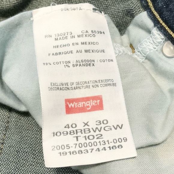 Wrangler Jeans Men’s Blue Dark Wash Relaxed Boot Jeans Size 40 x 30 - Picture 4 of 5